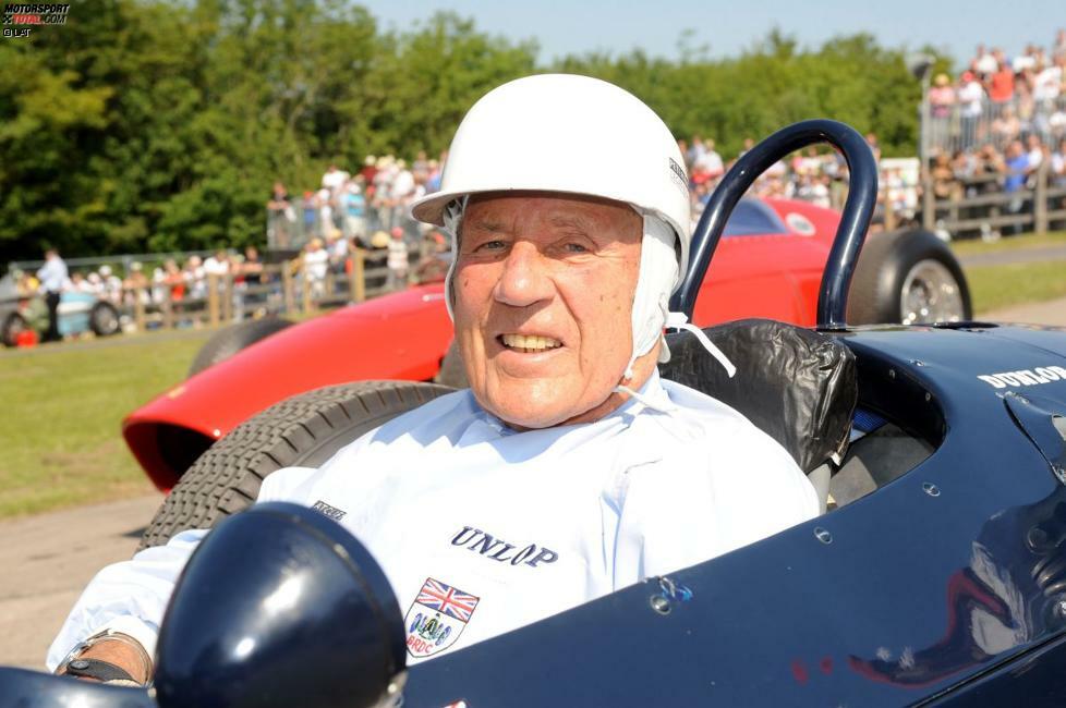 Auch im gestandenen Alter von über 80 Jahren setzt sich Moss bei historischen Events noch gerne ans Steuer eines Rennwagens. Am 17. September 2014 feiert er seinen 85 Geburtstag. Happy Birthday Sir Stirling!