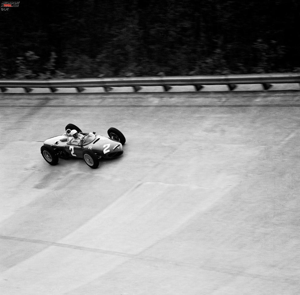 Foto 2/10: Sieger beim letzten Formel-1-Rennen mit den Steilkurven wurde im Jahr 1961 Phil Hill. Wolfgang Reichsgraf Berghe von Trips hätte schon ein dritter Platz gereicht, um erster deutscher Weltmeister zu werden. Stattdessen raste er in der Parabolica in den Tod - und riss 15 Zuschauer mit.