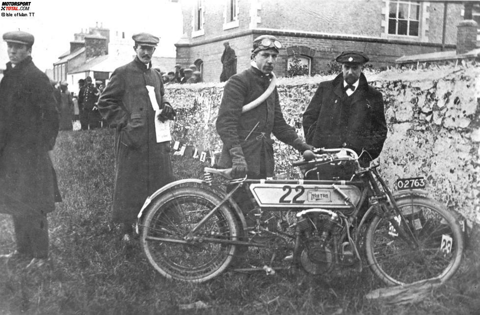 Foto 5/10: Bereits 1907 wurde die Isle of Man TT zum ersten Mal ausgetragen. Premierensieger bei den Zweizylindern war Rem Fowler mit seiner Norton mit Peugeot-Motor.