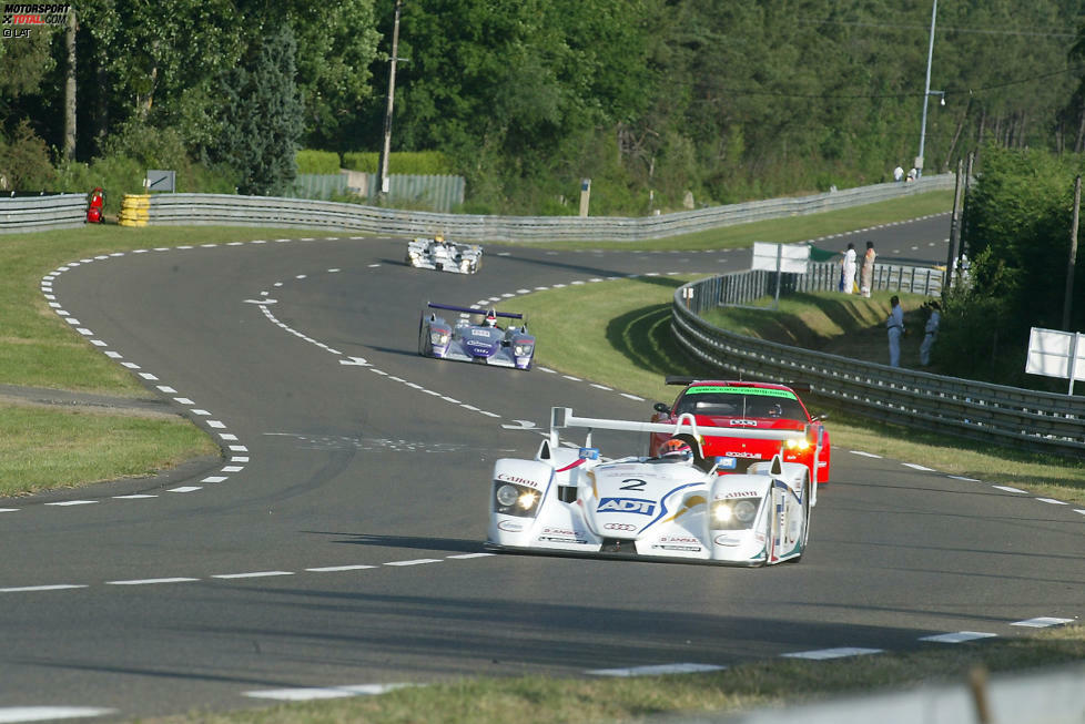 Motorsport-Weltwunder #5, Foto 7/10: Der gesamte Circuit de la Sarthe, auf dem jedes Jahr die 24 Stunden von Le Mans ausgetragen werden, ist eigentlich ein Motorsport-Weltwunder. Herausragend sind aber die extrem schnellen und herausfordernden Porsche-Kurven. Diese wurden erst 1972 gebaut, um den gefährlichen Streckenabschnitt Maison Blanche zu umgehen.