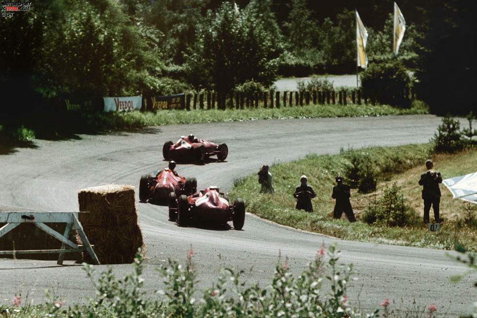 Motorsport-Weltwunder #7, Foto 9/10: Die Nordschleife ist der älteste Teil des Nürburgrings. Die Eröffnung fand 1927 statt. In der Formel 1 waren die Rennen immer eine Gratwanderung zwischen Heldentum und Tod. Unvergessen ist Niki Laudas Feuerunfall im Jahr 1976, beim letzten Grand Prix von Deutschland auf der Nordschleife. Jackie Stewart taufte den Kurs 