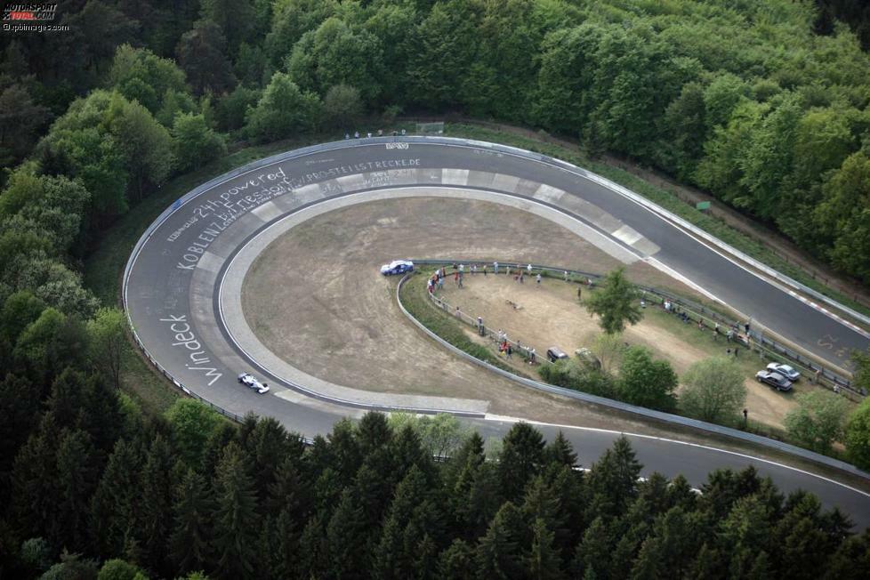 Foto 10/10: Auch wenn ein Formel-1-Rennen auf der Nordschleife heute undenkbar wäre, drehte Nick Heidfeld 2007 drei Runden mit einem aktuellen BMW-Sauber aus der Königsklasse. Die BMW-Ingenieure errechneten damals eine (theoretische) ideale Rundenzeit von 5:15 Minuten. Niki Laudas alter Rekord aus dem Jahr 1974 steht bei 6:58.2 Minuten.