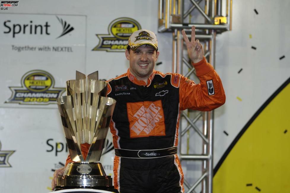 Tony Stewart bleibt im Chase 2005 sieglos, holt sich dank seiner Konstanz aber den zweiten NASCAR-Titel seiner Karriere und seinen ersten nach Einführung des Playoff-Formats.