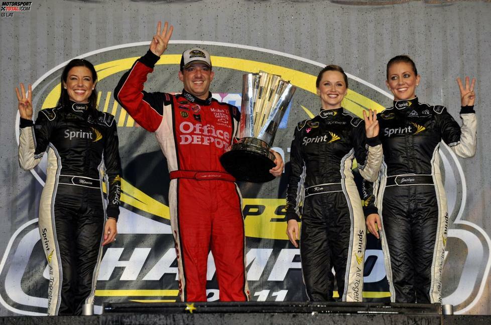 Tony Stewart gewinnt im Chase 2011 fünf Rennen (Chicago, Loudon, Martinsville, Fort Worth, Homestead) und erringt im denkwürdigen Finale in Homestead gegen Carl Edwards seinen dritten Titel, seinen zweiten in der Playoff-Ära.