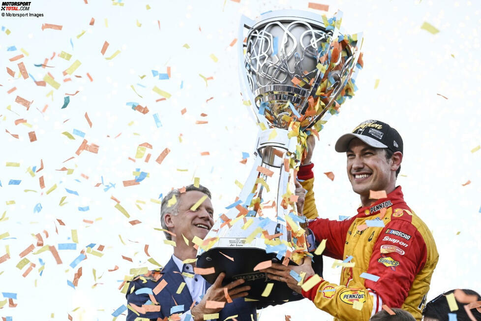 2022 schlagen wieder Penske und Joey Logano zu. Beim Finale in Phoenix erringt Logano in absolut souveräner Manier seinen vierten Saisonsieg und feiert damit vier Jahre nach seineim ersten NASCAR-Titel seinen zweiten. Für Penske ist es der dritte.