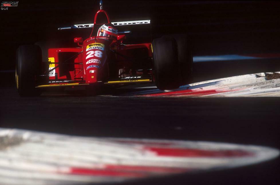 Für viele eine der schönsten Nasen der Formel-1-Geschichte: der Ferrari 412 T2. Im Gegensatz zum 1994er-Modell trug Ferrari die Nase 1995 wieder tief, obwohl das Auto ansonsten in erster Linie eine Weiterentwicklung des Vorgängermodells war. Als Designer fungierten John Barnard und Gustav Brunner. Der einzige Sieg gelang Jean Alesi beim Grand Prix von Kanada.