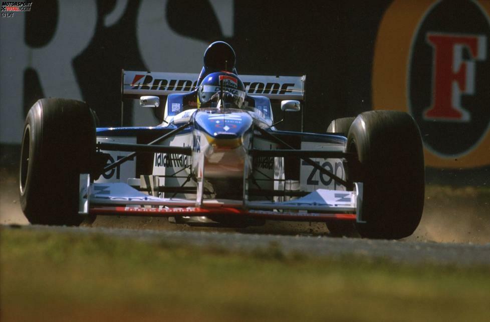 Die vielleicht höchste Nase der Formel-1-Geschichte entwickelte das Arrows-Team für die Saison 1997. Dass Ex-Weltmeister Damon Hill mit dem A18 beinahe den Grand Prix von Ungarn gewonnen hätte, lag aber weder an der hohen Nase noch am schwachbrüstigen Yamaha-Motor, sondern vor allem an den Bridgestone-Reifen, die der Konkurrenz von Goodyear überlegen waren.