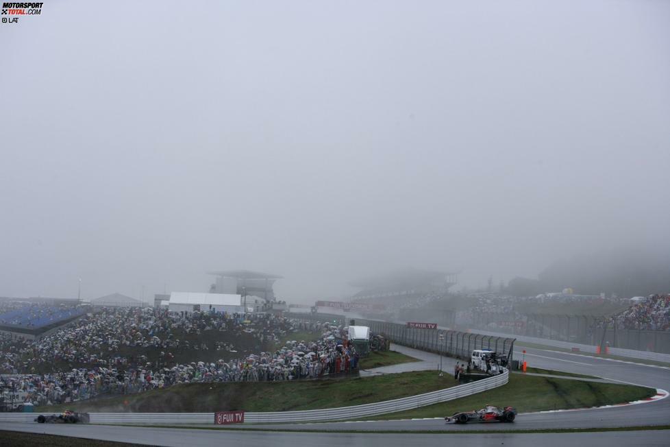 20.09.2007: Grand Prix von Japan in Fuji. Nach 30 Jahren kehrt die Formel 1, vor allem auf Drängen von Toyota, auf den in Firmenbesitz befindlichen Kurs zurück, der 2005 grundlegend umgebaut wurde. Doch schon beim ersten Rennen nach der Rückkehr schlägt das in Fuji oft schlechte Wetter zu, der Grand Prix endet in einem Regenchaos. Auch wegen unzureichender Anfahrtswege und fehlender Hotelbetten in der Umgebung ist das Rennen in Fuji bei den Beteiligsten äußerst unbeliebt. Nach nur zwei Rennen kehrt die Formel 1 2009 wieder dauerhaft nach Suzuka zurück.