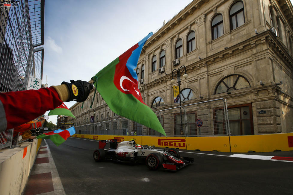 19.06.2016: Großer Preis von Europa in Baku. Das Rennen wird vor der Premiere aus mehreren Gründen kritisch beäugt. Neben der politischen Situation im Land machen auch einige enge Passagen des Straßenkurses Sorgen. Doch statt eines Crashfestivals wird die Baku-Premiere zum langweiligen Rohrkrepierer. Auch der fragwürdige Titel des Events verschwindet nach nur einer Auflage: ab 2017 gibt's an gleicher Stelle den Großen Preis von Aserbaidschan.