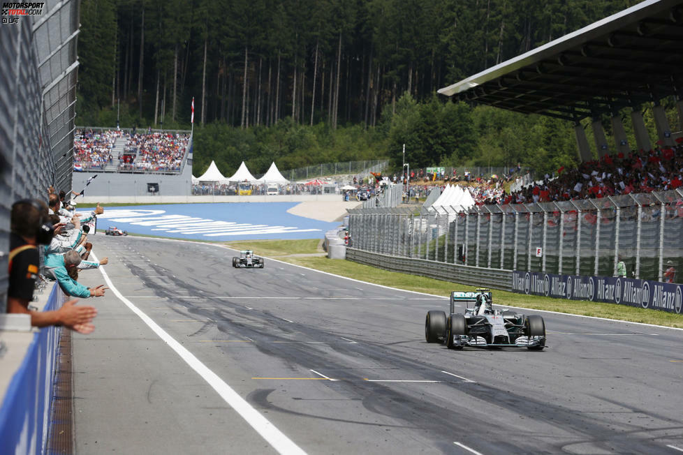 Rosberg gewinnt den ersten Grand Prix von Österreich seit elf Jahren vor Hamilton, Bottas und Massa und baut damit seinen Vorsprung in der Weltmeisterschaft auf 29 Punkte aus. Das bedeutet, er kommt auf jeden Fall als WM-Führender zu seinem zweiten Heimrennen (nach Monaco) in Hockenheim.