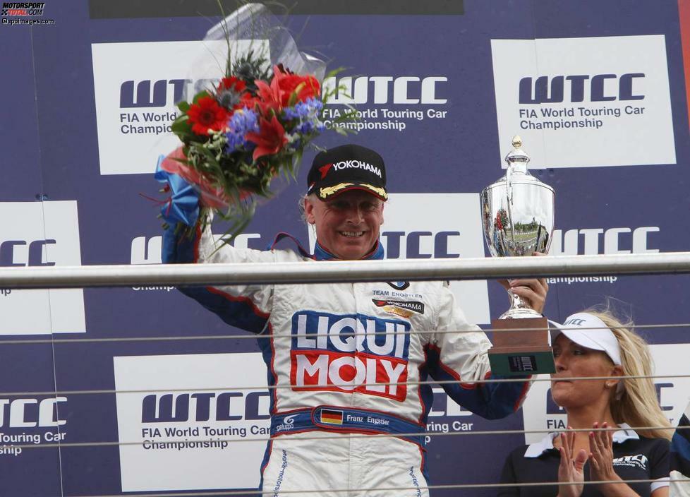 Franz Engstler fuhr noch bis 2014 in der WTCC. Den ersten Sieg, den er in Pau 2009 vor Augen hatte, schaffte er 2011 bei seinem Heimrennen in Oschersleben. An den kuriosen Crash mit dem Safety-Car erinnert er sich aber bestimmt noch genau so gut...