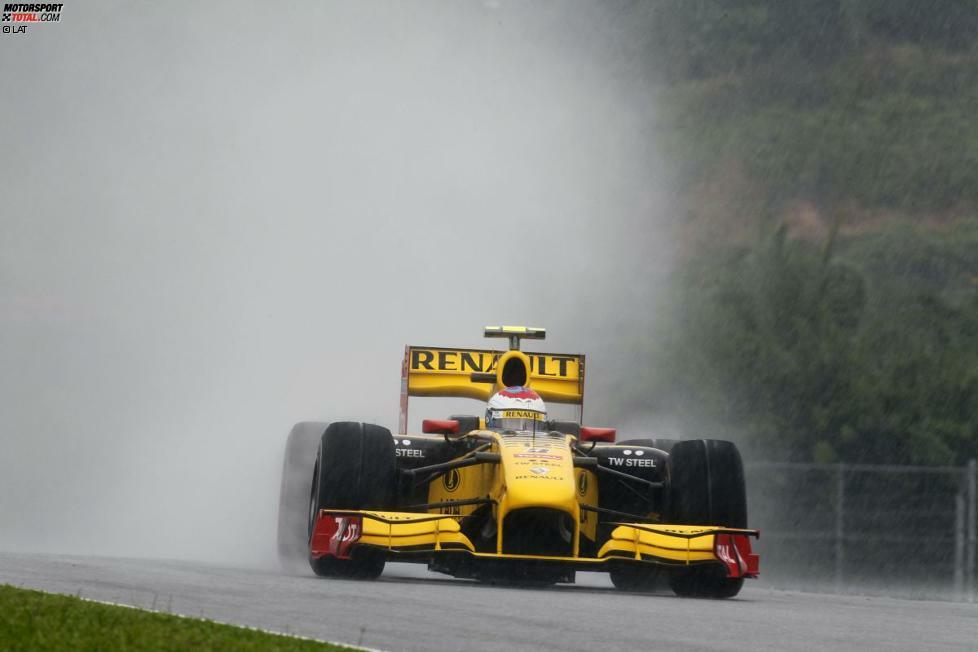 Es dauerte bis zum China-Grand-Prix, ehe Petrow überhaupt ein Rennen beendete. Doch das Saisonfinale machte ihn über Nacht bekannt: Als rollende Schikane gurkte der Russe mit einer anderen Boxenstrategie so beharrlich vor Fernando Alonso her, dass dieser die WM-Krone noch an Sebastian Vettel verlor.