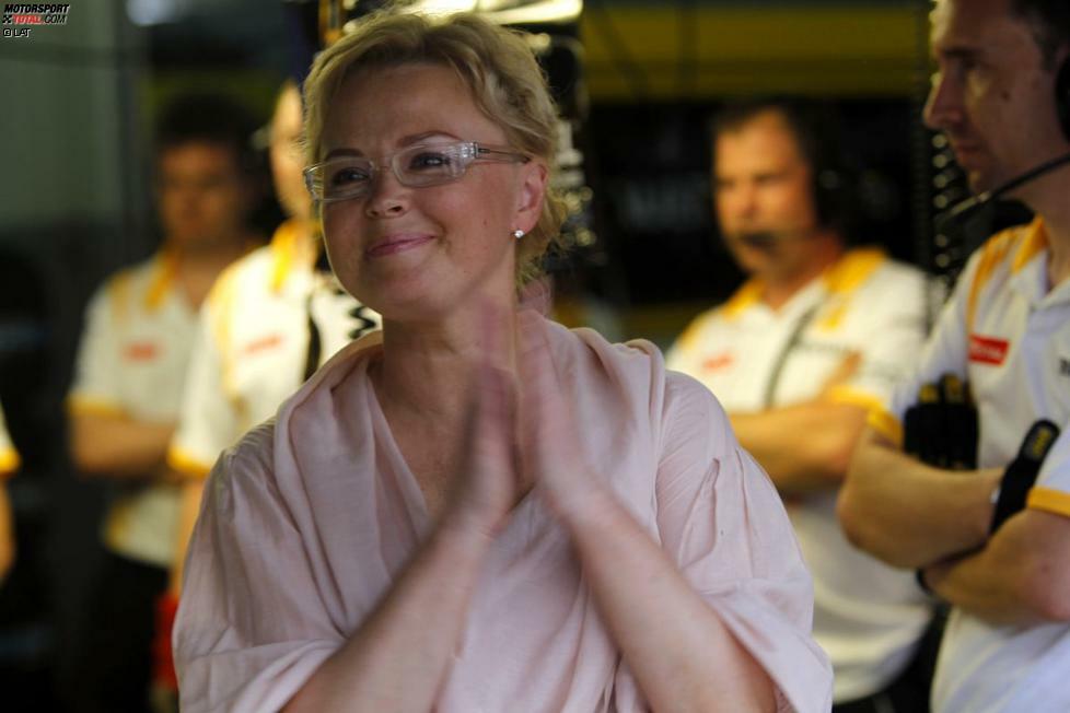 Jahrelang an seiner Seite: Managerin Oksana Kossatschenko. Von der einflussreichen Dame trennte sich Petrow nach dem Caterham-Aus und werkelte selbst an einer Formel-1-Rückkehr in der Saison 2014, was jedoch missglückte.
