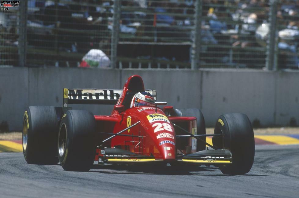 1995 heult zum letzten Mal in der Formel-1-Geschichte der V12-Motor auf. Der Ferrari ist das letzte Auto mit einem V12 unter der Haube. Der Motor von Gerhard Berger verabschiedet sich jedoch schon vorzeitig in Runde 34. Außerdem verabschiedet sich auch Adelaide aus der Formel 1. Das letzte Rennen gewinnt Damon Hill, danach siedelt der Australien-Grand-Prix nach Melbourne über.
