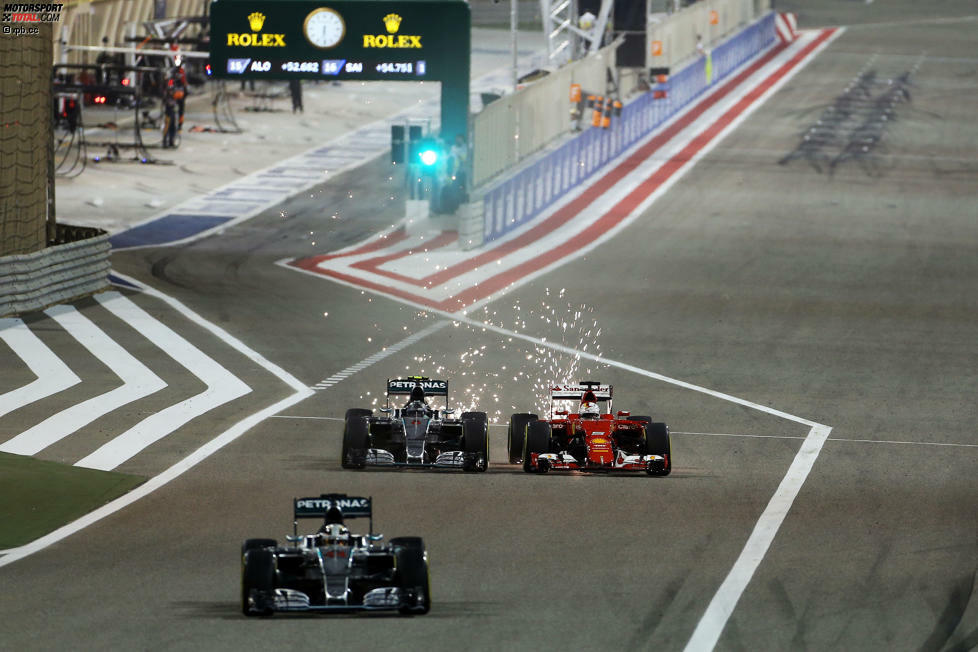 Auch 2015 heißt der Sieger Lewis Hamilton. Mercedes-Teamkollege Nico Rosberg und Ferrari-Pilot Sebastian Vettel sorgen im Kampf um Rang zwei dahinter für spektakuläre Bilder. Der lachende Dritte - beziehungsweise Zweite - heißt am Ende allerdings Kimi Räikkönen, der mit Platz zwei sein bestes Ergebnis der gesamten Saison einfährt.