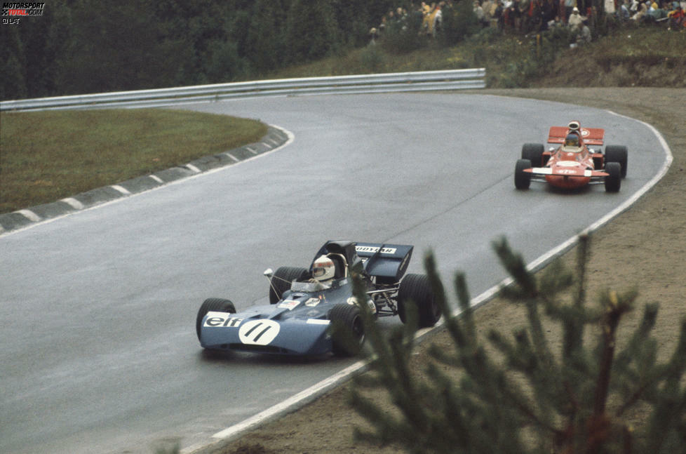 Auch das Rennen im Mosport Park 1971 bringt wieder einmal ein Novum in der Formel 1 mit sich. Wegen schlechter Wetterbedingungen und einbrechender Dunkelheit wird erstmals in der Geschichte ein Lauf in der Königsklasse vorzeitig abgebrochen. Nach 64 der eigentlich geplanten 80 Runden heißt der Sieger Jackie Stewart, der dafür die vollen neun Punkte kassiert.