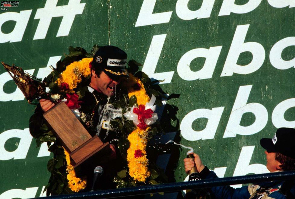 Im Rennen scheidet Piquet allerdings aus, wodurch sich Jones mit einem Sieg vorzeitig den Titel sichern kann. Das Rennen gewinnt zwar Didier Pironi, doch weil der Franzose einen Frühstart hingelegt hatte, bekommt er nachträglich eine Strafminute aufgebrummt. Jones erbt den Sieg und ist damit bereits ein Rennen vor Saisonende Weltmeister.