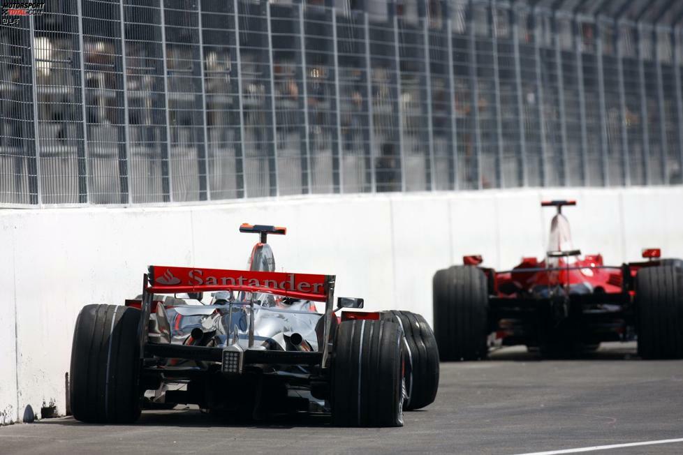 Für eine Kuriosität sorgt eine rote Ampel am Boxenausgang, die Hamilton und Nico Rosberg übersehen. Kimi Räikkönen, der ordnungsgemäß anhält, wird zunächst von Hamilton gerammt, Rosberg fährt ebenfalls noch auf die beiden auf. Resultat: Aus für Räikkönen und Hamilton, zusätzlicher Boxenstopp und damit keine Punkte für Rosberg.