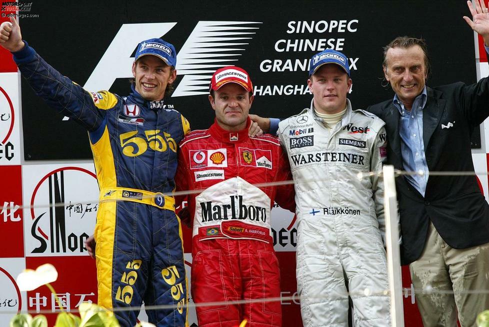 Premierensieger im Jahr 2004: Rubens Barrichello (Ferrari) vor Jenson Button (BAR), der trotz eines Boxenstopps weniger am Ende den Kürzeren zieht, und Kimi Räikkönen (McLaren).