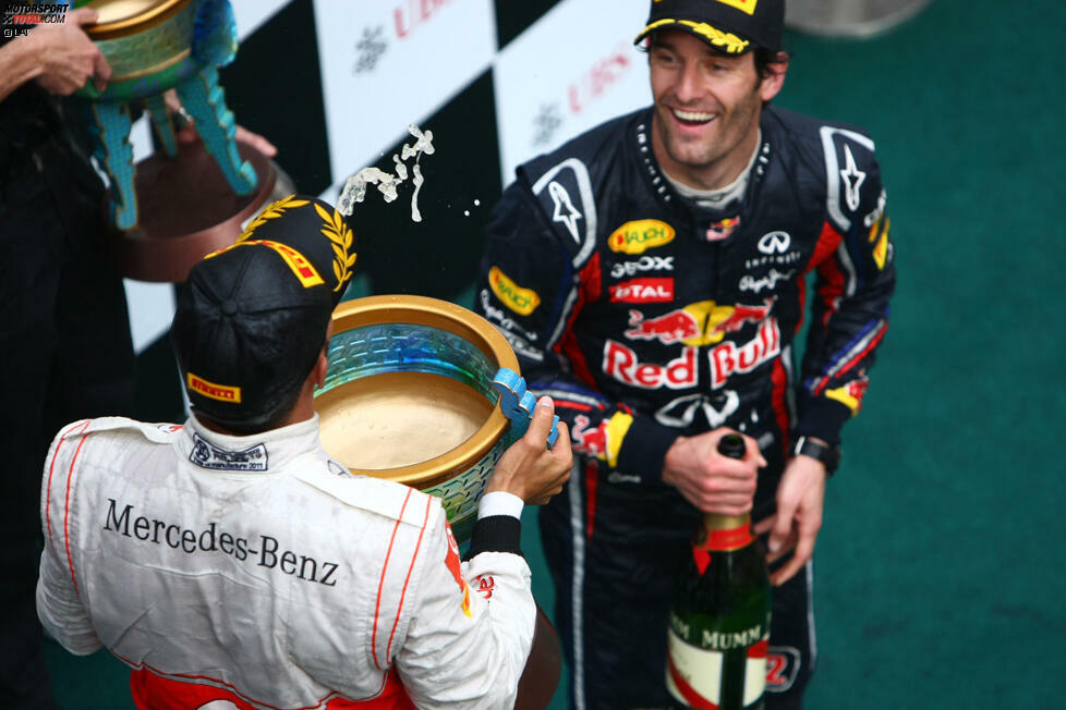Ein weiterer Held des Rennens ist Mark Webber (Red Bull): Er setzt mit drei Boxenstopps auf die richtige Strategie und kämpft sich nach einem verkorksten Qualifying vom 18. auf den dritten Platz nach vorne.