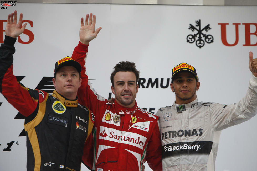 Mit dem 31. Sieg seiner Karriere zieht Fernando Alonso (Ferrari) 2013 in der ewigen Bestenliste der Formel 1 mit Nigel Mansell gleich. Auch, weil Polesetter Lewis Hamilton (Mercedes) im Rennen einmal mehr mit abbauenden Reifen zu kämpfen hat und Sebastian Vettels (Red Bull) Aufholjagd vom neunten Startplatz wegen des schlechten Topspeeds auf Rang vier endet.