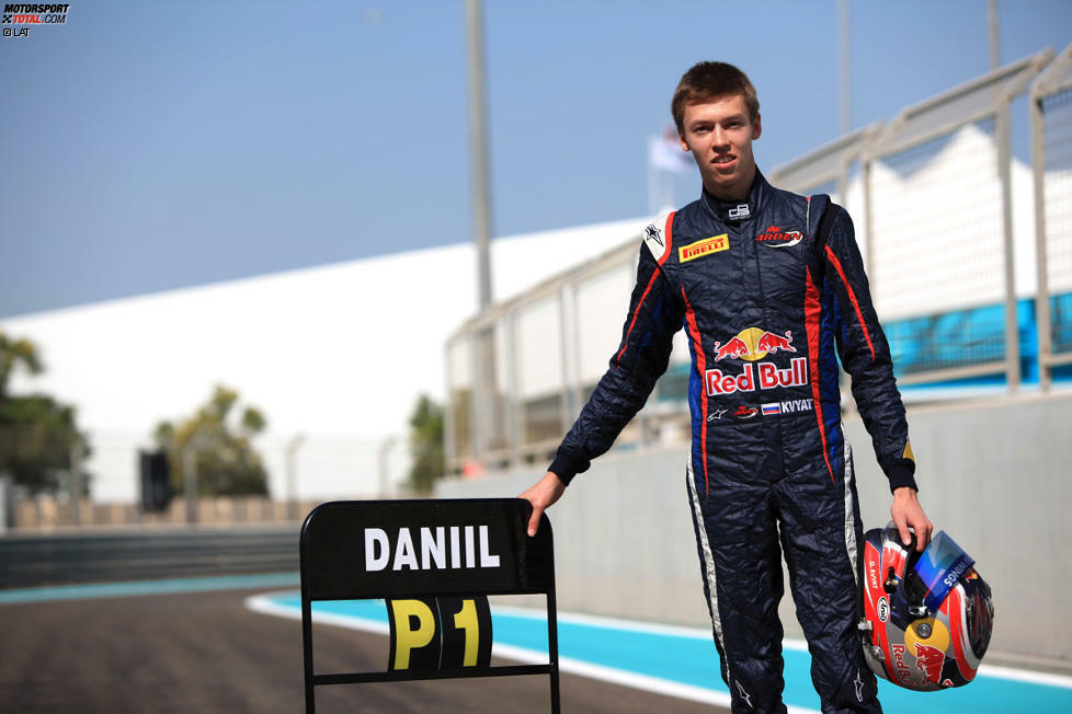 Daniil Kwjat (2014-2020): Mit Erfolgen in der Formel Renault 2.0 macht der Russe Red Bull auf sich aufmerksam. Mit Unterstützung der Österreicher gewinnt er 2013 die GP3-Meisterschaft. Nach ersten Freitagstests für Toro Rosso überspringt Kwjat die nächste Karrierestufe GP2 und wird 2014 im Alter von 19 Jahren Stammfahrer beim B-Team von Red Bull. Dort hat er wenige Anlaufschwierigkeiten und überzeugt von Beginn an. Nach Sebastian Vettels Abgang befördert Red Bull Kwjat kurzentschlossen ins A-Team - um ihn kaum ein Jahr später wieder zu degradieren. Kehrt 2019 nach zwischenzeitlichem Rauswurf zurück zu Toro Rosso, nach der Saison 2020 ist aber endgültig Schluss.