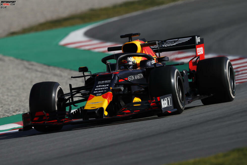 2019: Auch ein Jahr später veröffentlicht Red Bull erste Bilder vom RB15 online, wieder in einer speziellen rot-blauen Lackierung. Am 13. Februar wird der Bolide vorgestellt, und in Silverstone gleich ein Shakedown veranstaltet.