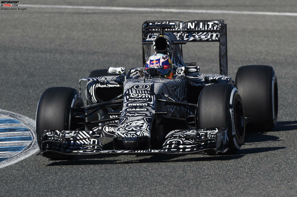 2015: Es ist ein Zebra! Ganz ohne jede öffentliche Präsentation fährt Red Bull 2015 mit dem RB11 in Jerez auf die Strecke und überrascht dabei mit einem Tarn-Anstrich im Zebra-Look, der die Konturen des Autos verwischen und das Erkennen von Details erschweren soll.