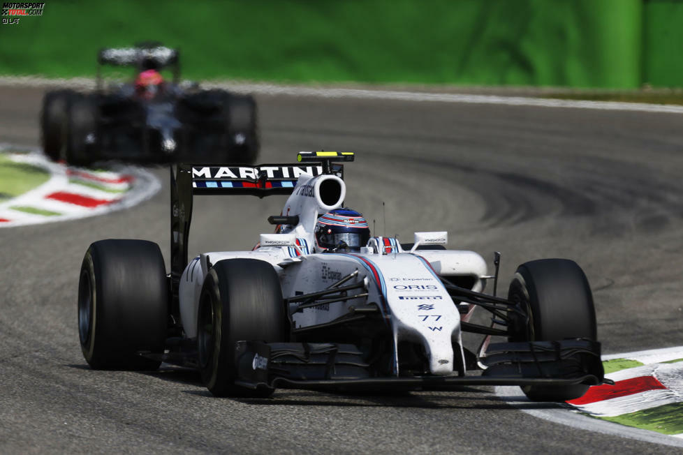 Für das Manöver gegen Jenson Button (McLaren), der am Ende Achter wird, muss Bottas nur einmal kurz auf sein DRS-Knöpfchen drücken.