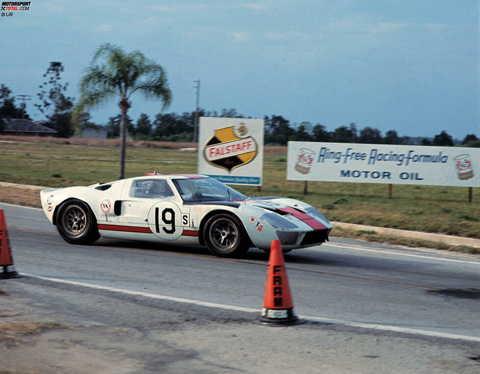 In anderen Rennserien baut Revson seine Reputation neu auf. Unter anderem geht er bei Langstreckenrennen an den Start. 1966 landet er zusammen mit seinem Landsmann Skip Scott bei den 12 Stunden von Sebring auf Platz drei.