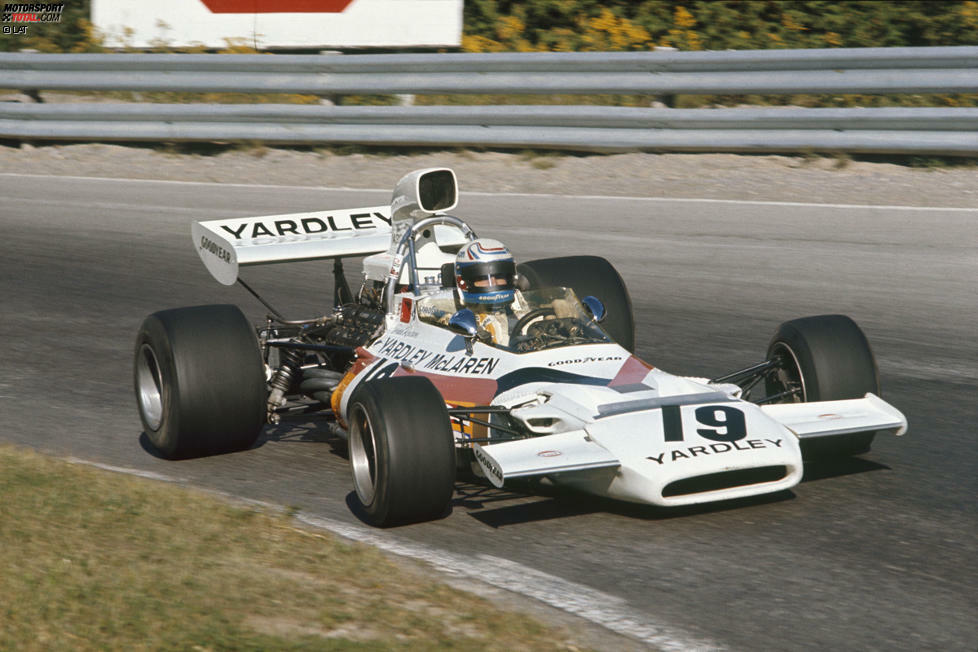 Trotzdem bleibt Revson der Königsklasse erhalten. 1972 erhält er ein Vollzeit-Cockpit bei McLaren und fährt insgesamt viermal aufs Podium. Seine stärkste Leistung zeigt Revson in Kanada. Dort holt er die erste (und einzige) Pole-Position seiner Formel-1-Karriere.