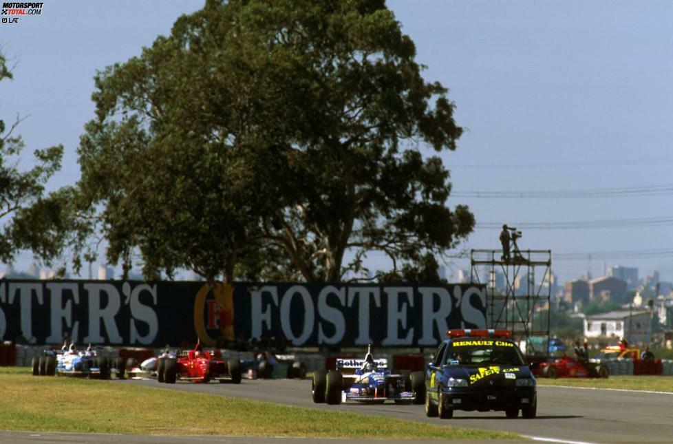 1996 stellt Renault das offizielle Safety-Car, doch nach Problemen beim Grand Prix von Monaco löst die FIA den Vertrag auf und engagiert...