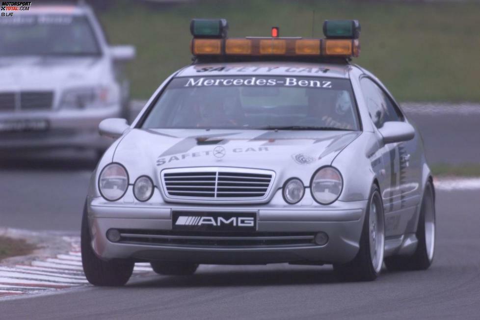 1999 auf dem Nürburgring zeigt das Safety-Car - diesmal als CL 55 AMG - bereits wieder ein neues Gesicht. Damals war übrigens noch nicht Mayländer am Steuer, sondern Oliver Gavin.