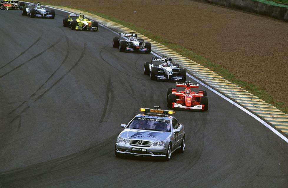 2001 sorgt Mayländer für ein legendäres Manöver, als Juan Pablo Montoya nach der Safety-Car-Phase Michael Schumacher ausbremst. Manchmal sind die Schrittmacher-Phasen das Salz in der Formel-1-Suppe.