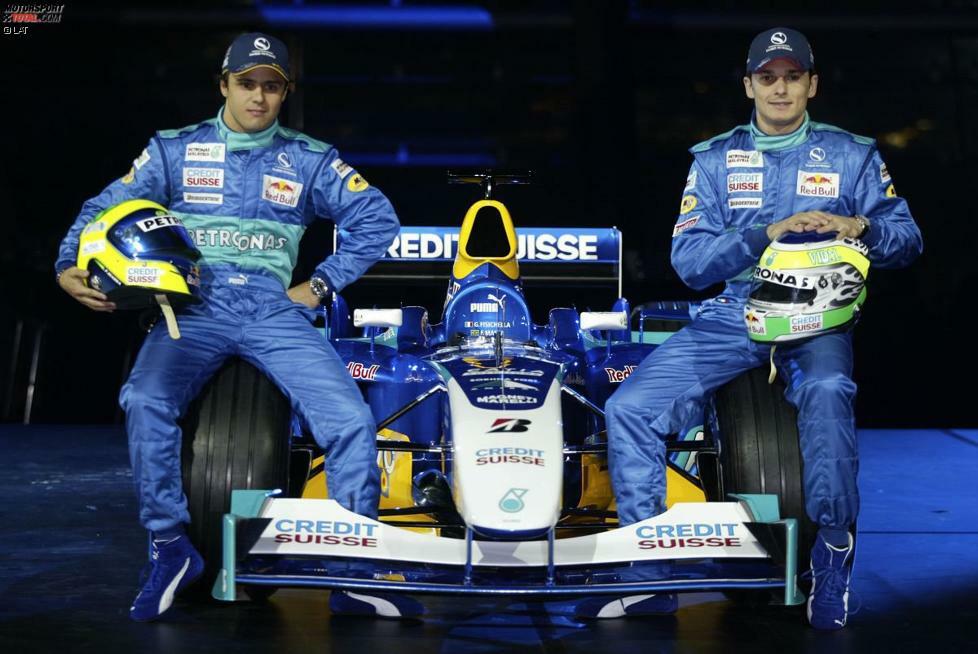 2004: Rückkehrer Felipe Massa und Neuzugang Giancarlo Fisichella posieren mit dem C23. Vor allem der Italiener fährt konstant in die Punkteränge, ein Podestplatz gelingt ihm aber ebenso wenig wie Teamkollege Massa.