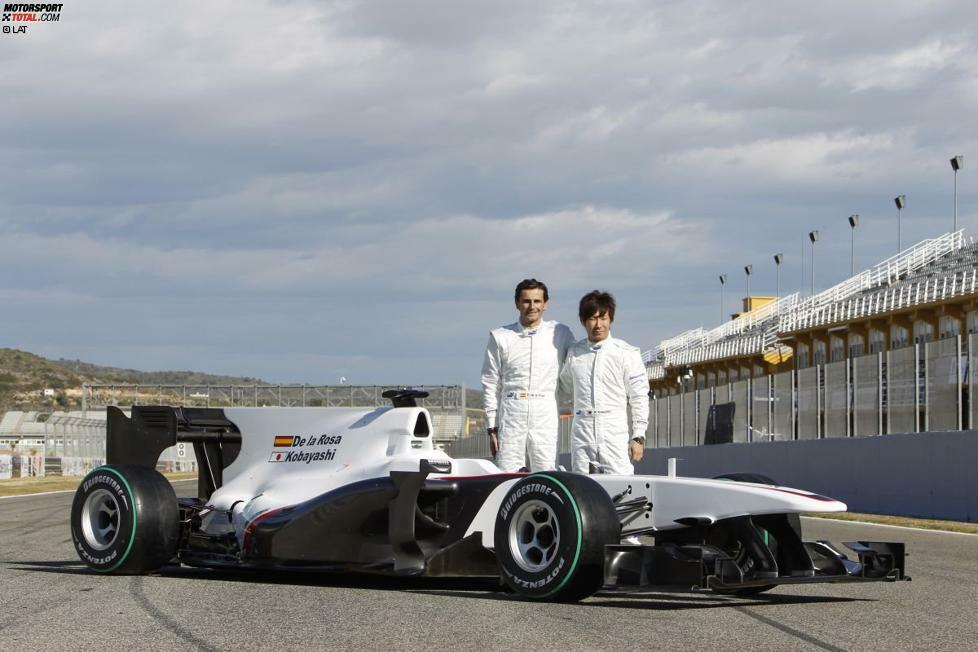 2010: Rückkehr zu alter Sauber-Tradition. Kamui Kobayashi und Pedro de la Rosa präsentieren den C29 ohne Glitz und Glamour auf dem Circuit Ricardo Tormo in Valencia. De la Rosa wird im Herbst von Nick Heidfeld abgelöst, doch der siebte Platz des Spaniers beim Grand Prix von Ungarn bleibt zusammen mit Kobayashis siebtem Platz beim Grand Prix von Japan das Highlight.