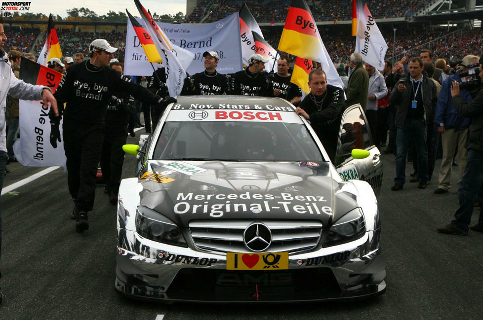 Der letzte Start: Bernd Schneiders Dienstwagen wird 2008 in Hockenheim in die Startaufstellung geschoben. Ein letztes Mal fährt er damit in die Punkte, wird Sechster. Auch danach sitzt er noch in Rennautos, aber nicht mehr für eine komplette Saison.