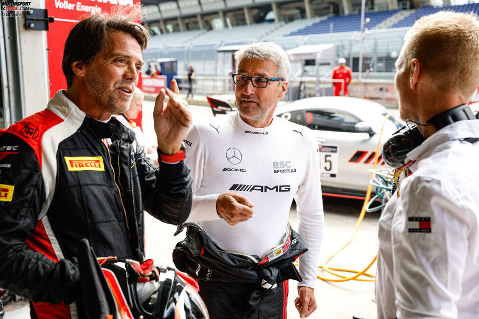 Wer glaubt, dass Schneider längst im Ruhestand ist, der irrt: 2022 tritt er gemeinsam mit GT-Papst Stephane Ratel im von ihm mitentwickelten Mercedes-AMG GT Track Series in der GT2 European Series an (Foto), zudem ist er als AMG-Markenbotschafter DTM-Stammgast und betreut unter anderem Landgraf-Talent Tom Kalender.