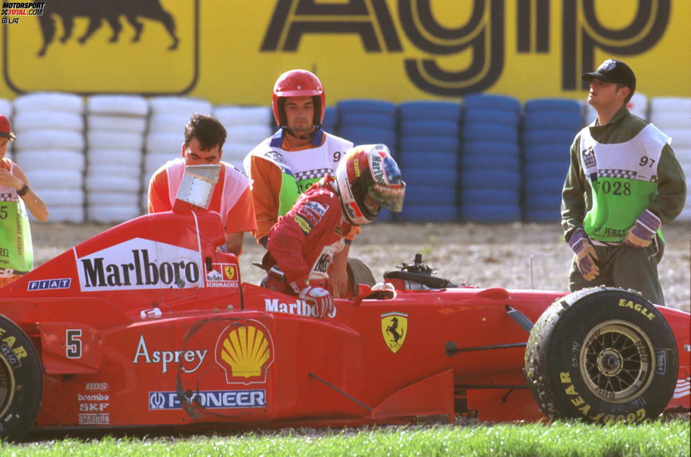 Der Traum vom dritten Titel endet allerdings im Kiesbett. Schumacher und Villeneuve kollidieren beim Saisonfinale in Jerez und der Deutsche scheidet aus, während seinem Gegner ein dritter Platz zum Titelgewinn reicht. Es kommt noch schlimmer: Schumacher wird für den Zwischenfall bestraft und verliert all seine WM-Punkte und damit den Vizetitel.