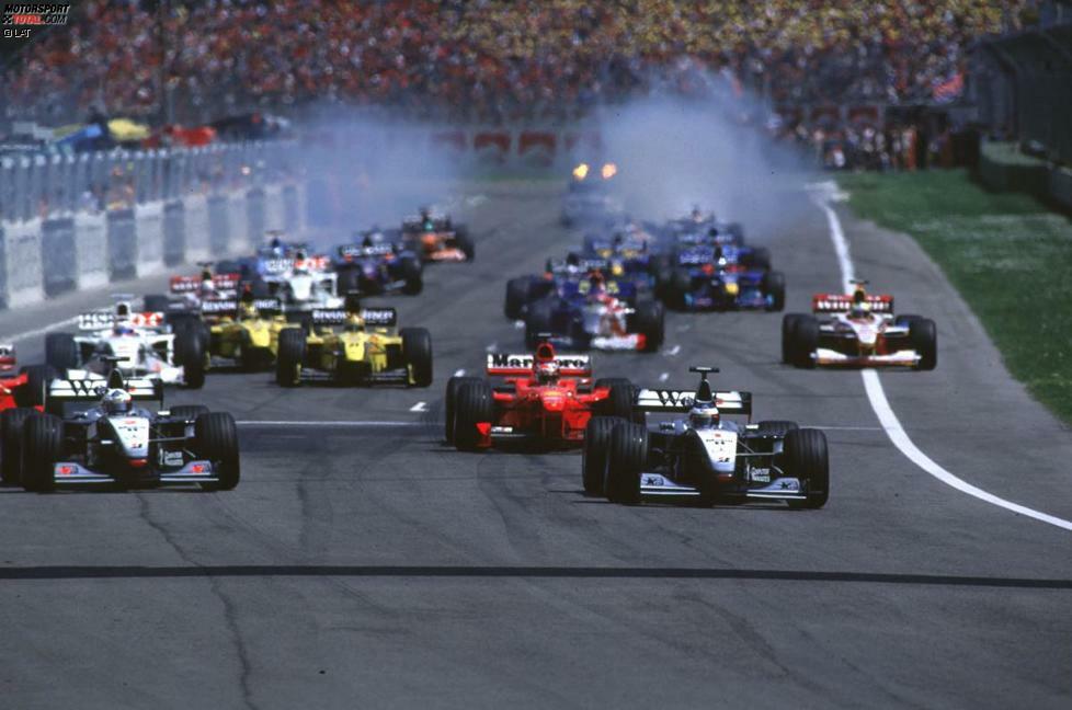 1998 und 1999 wird Mika Häkkinen am Steuer eines Silberpfeil-McLaren-Mercedes Formel-1-Weltmeister, zudem sichert sich das Team 1998 die Konstrukteursmeisterschaft.