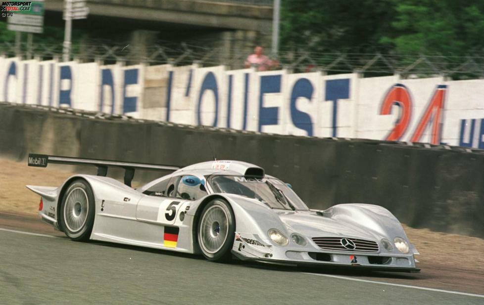 Mit den Nachfolgemodell CLR geraten die 24 Stunden von Le Mans im Jahr 1999 für Mercedes aber zu einem Desaster. Gleich mehrmals hebt das aerodynamisch instabile Auto ab. Peter Dumbrecks mehrfachen Salto im Rennen, der wie durch ein Wunder glimpflich endet, ist vielen Motorsportfans wohl noch lebhaft in Erinnerung.
