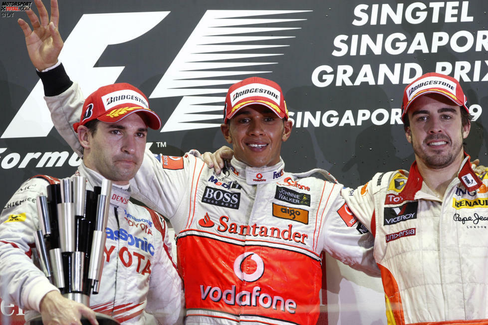 2009 gewinnt Lewis Hamilton (McLaren) von der Pole-Position aus. Zwei Deutsche verschenken mögliche Podestplätze wegen Durchfahrtstrafen: Nico Rosberg (Williams) rutscht in der Boxenausfahrt über die weiße Linie, Sebastian Vettel (Red Bull) überschreitet die Geschwindigkeitsbegrenzung in der Boxengasse. Fernando Alonso (Renault) profitiert wieder vom Safety-Car (diesmal unverdächtig) und wird Dritter.