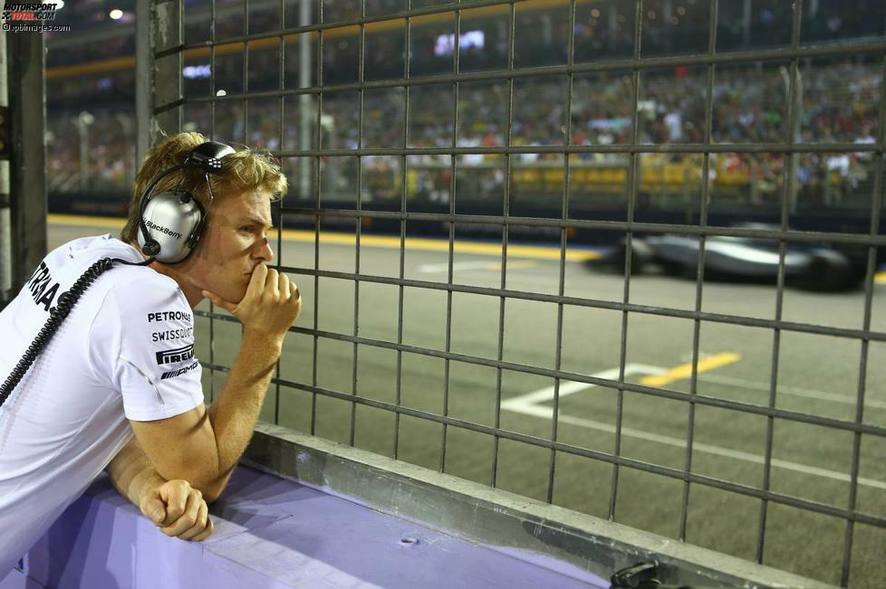 Pech für Nico Rosberg: Beim Rennen 2014 gibt es an seinem Boliden Probleme mit der Lenkung. Der WM-Führende muss seinen Silberpfeil bereits nach wenigen Runden abstellen, nachdem er zuvor dem Feld hinterherfahren musste. Der Deutsche sieht zu, wie Teamkollege Lewis Hamilton das Rennen gewinnt und in der Gesamtwertung an ihm vorbeizieht.