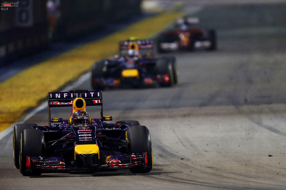 An der Spitze herrscht Überholverbot: Zwar holt der von einem Problem mit dem Energiespeicher geplagte Ricciardo auf Vettel auf, kann seinen Teamkollegen aber nicht mehr attackieren. Alonso profitiert nicht von frischeren Reifen und folgt dem Australier seinerseits mit Respektabstand.