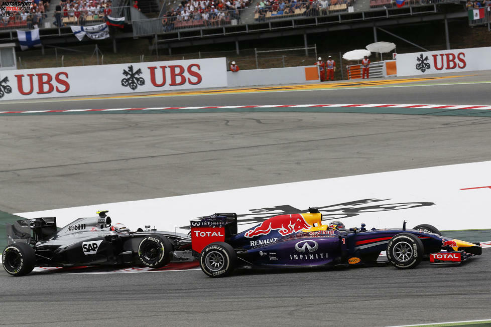 Vettel verliert zunächst sogar eine Position, ist nach der ersten Runde aber zumindest 14. - und bleibt dort erst einmal, weil ihm der nötige Top-Speed fehlt, um Jenson Button zu überholen. Bei der vorangegangenen Berührung mit dessen McLaren-Teamkollege Kevin Magnussen bleibt sein Red Bull unbeschädigt.