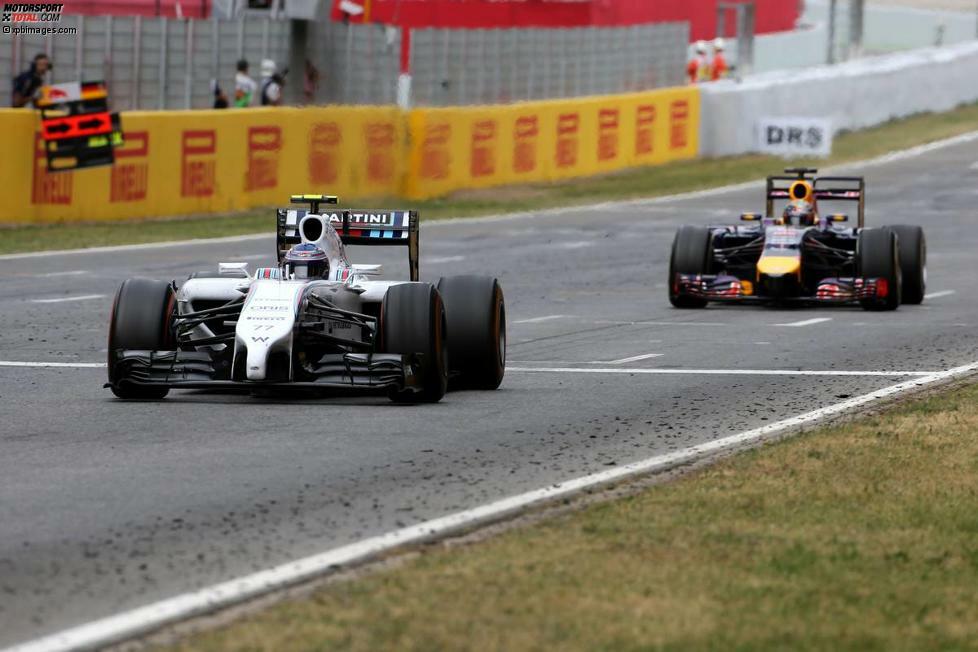 Auch Vettel würde lieber gewinnen, als Vierter zu werden, aber zumindest stellt er mit seinem furiosen Sturmlauf unter Beweis, dass er das Rennfahren nicht verlernt hat. Selbst Bottas ist im Finish trotz Mercedes-Power nur Kanonenfutter - und auf Ricciardo fehlen am Ende 27,7 Sekunden.