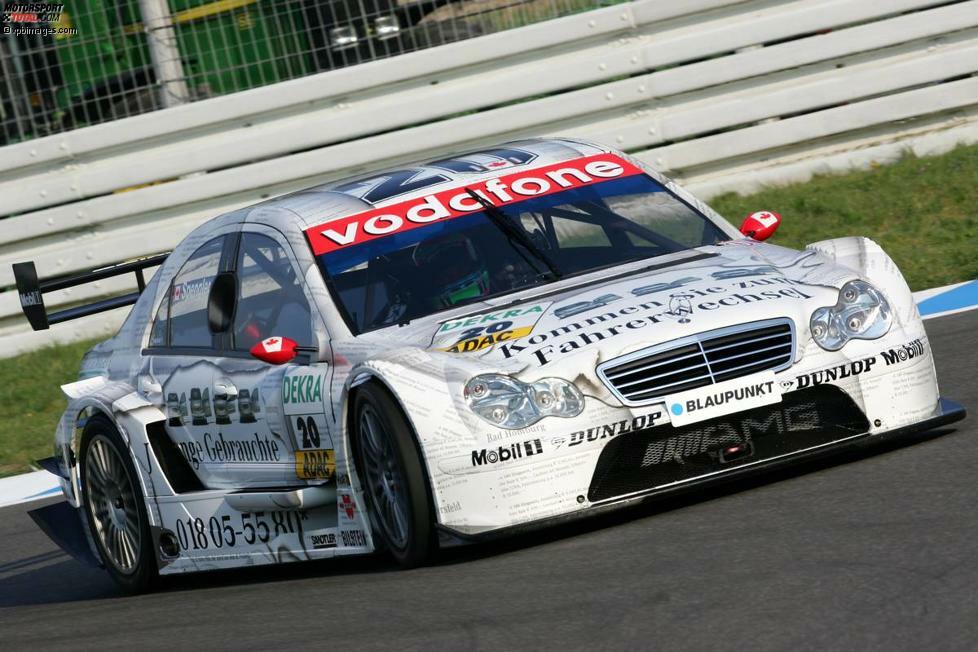 15. April 2005, Hockenheim (Deutschland): In einem weißen Mercedes gibt Bruno Spengler sein DTM-Debüt. Er startet als starker Sechster, belegt im Ziel aber 