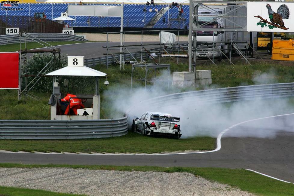 26. August 2005, Zandvoort (Niederlande): Einen seiner größten Unfälle in seinem Debütjahr hat Bruno Spengler an seinem achten Rennwochenende. Er übersteht diesen Crash aber unverletzt.