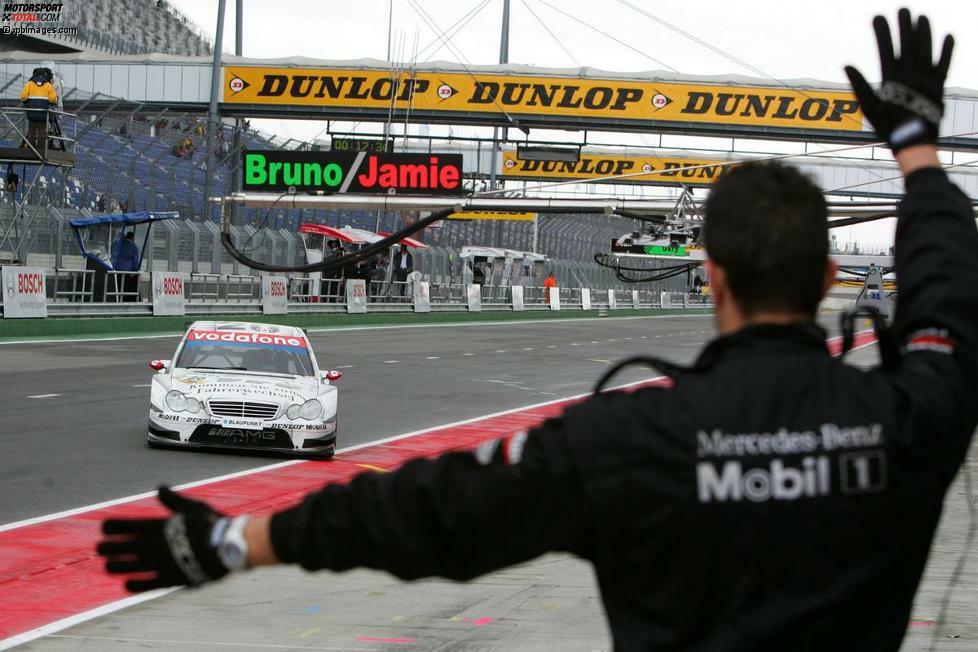 18. September 2005, Lausitzring (Deutschland): Mit Platz sechs sichert sich Bruno Spengler seine ersten Punkte in der DTM. Nur wenige Tage nach seinem Abflug in Zandvoort. Weitere 583 Punkte sammelt Spengler in den kommenden Jahren bis zu seinem 100. Rennen im Sommer 2014. 