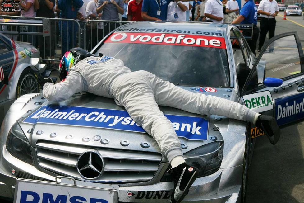 24. Juni 2007, Norisring (Deutschland): Seinen speziellen Jubel hat sich Bruno Spengler bewahrt. Am Jahresende aber jubelt Mattias Ekström: Er hat drei Punkte mehr gesammelt als Spengler, der DTM-Zweiter wird.